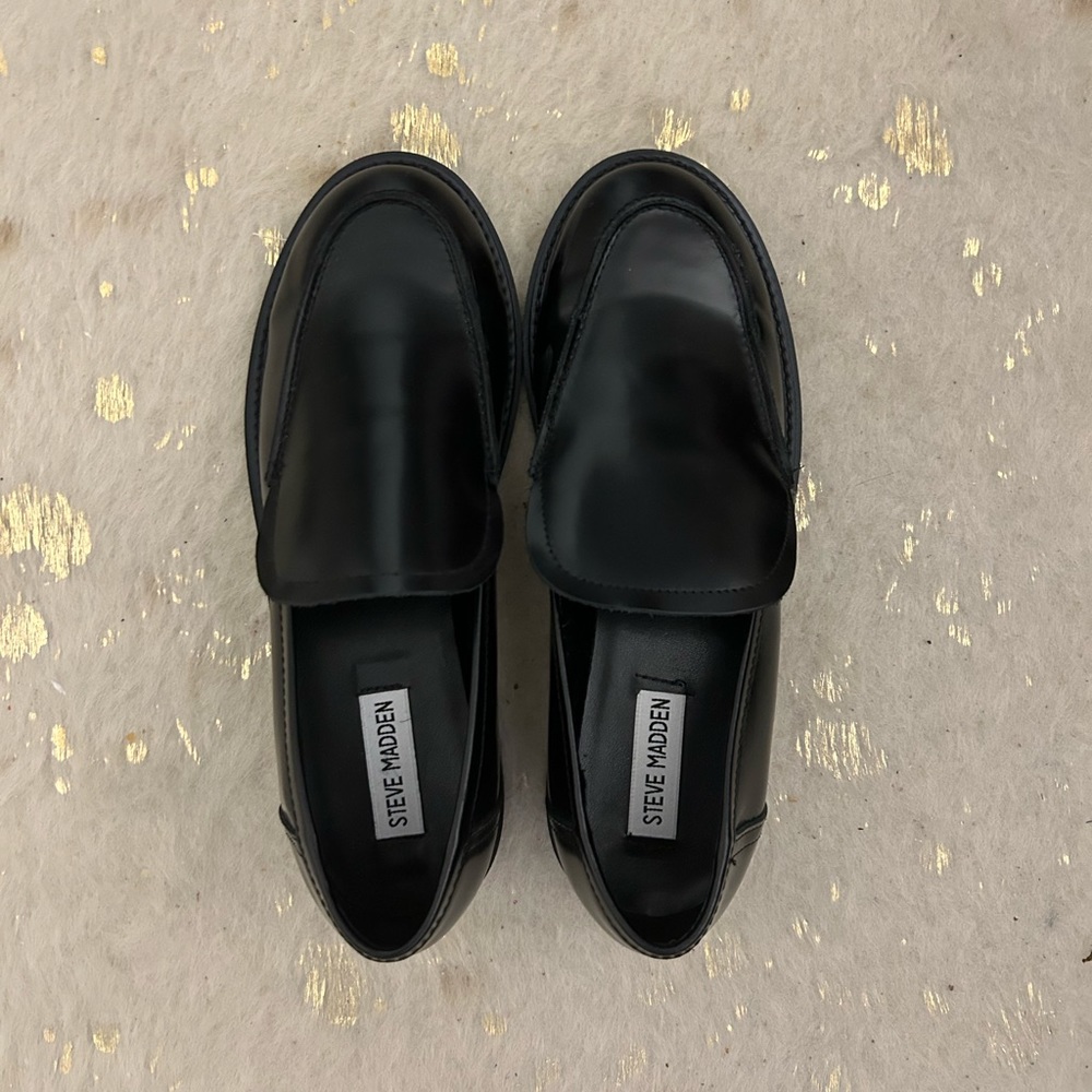 STEVE MADDEN BLACK LOAFERS